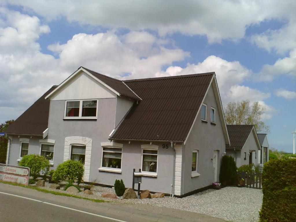 Svalegaarden Guesthouse Særslev Extérieur photo